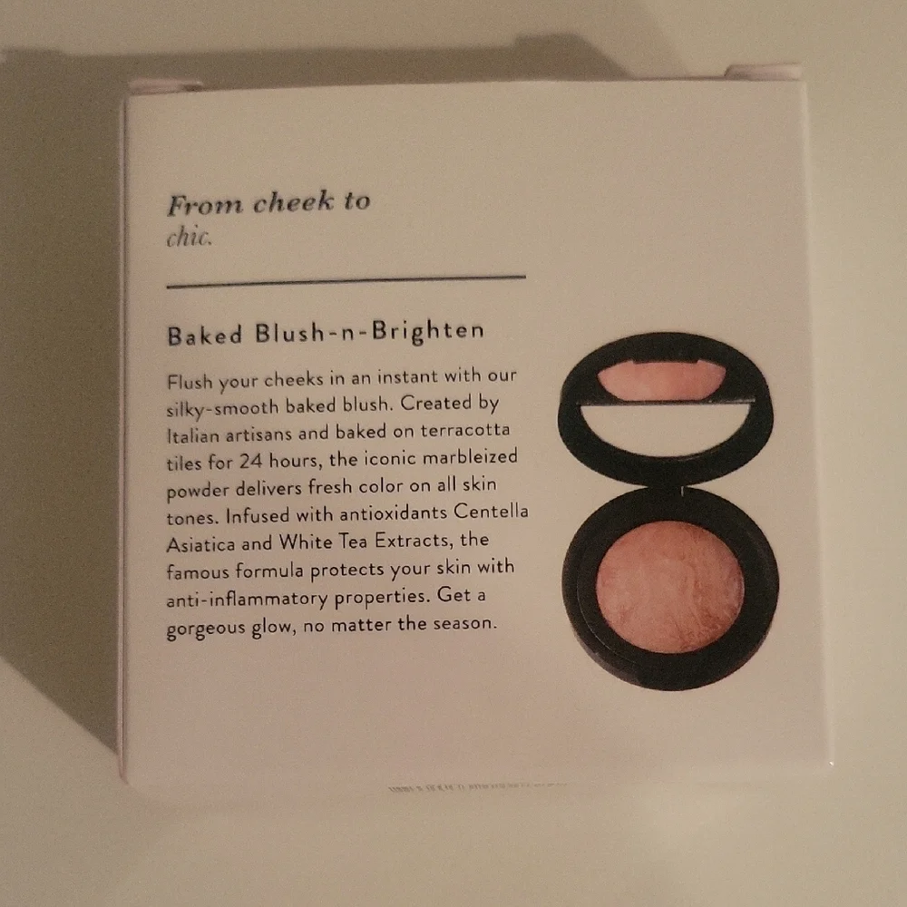 Laura Geller Baked Blush-N-Brighten Marbleized Blush - Soft Pink - Picture 3 of 6
